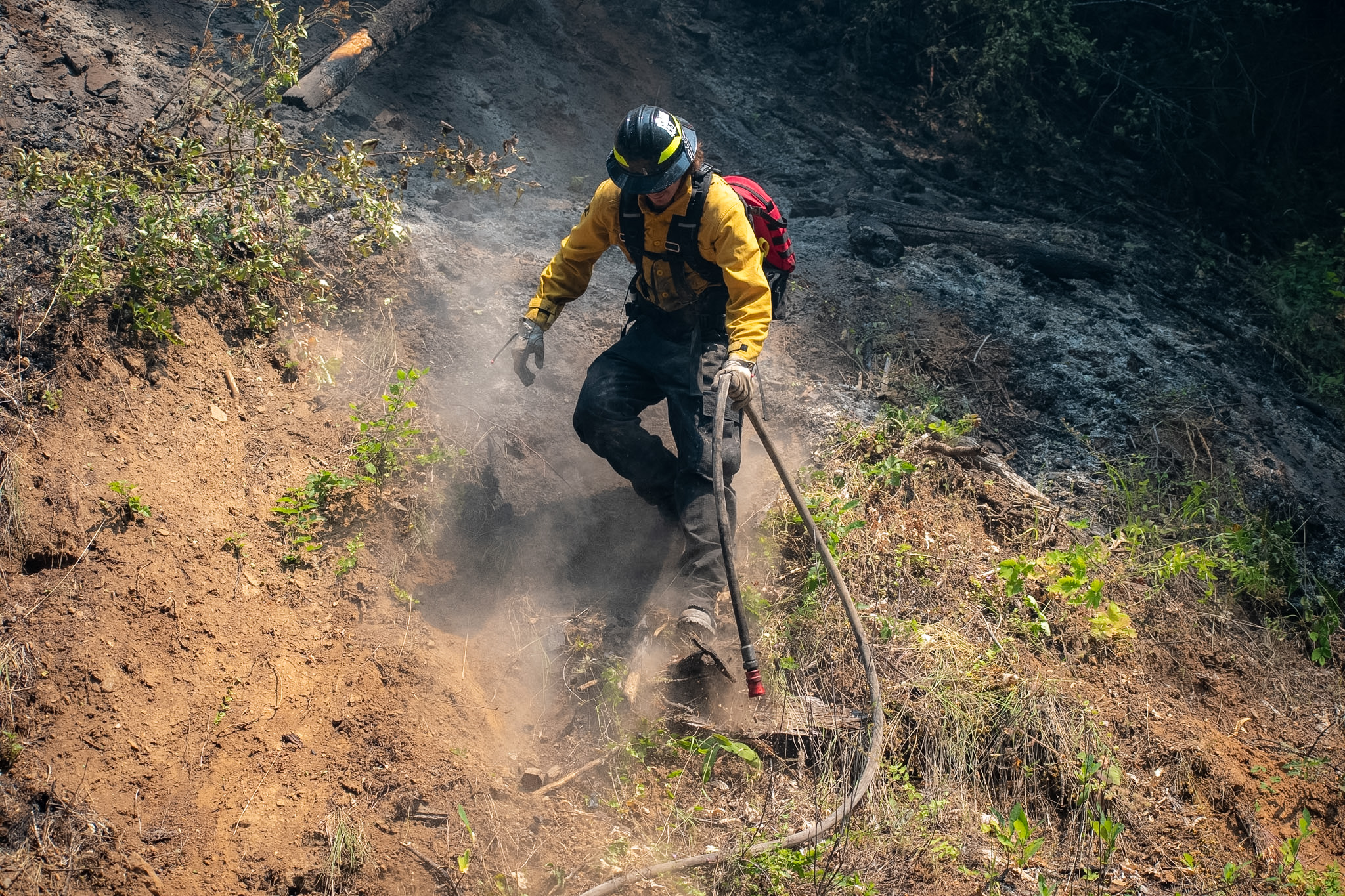 Photos_20260713_FirefighterPullingHose_OR-711S-000039 (1)